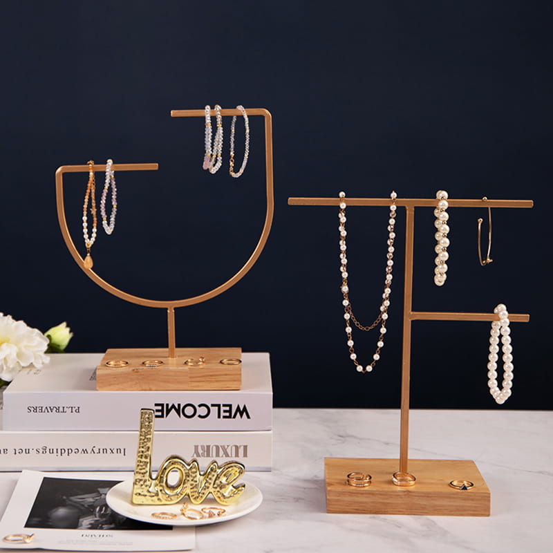 Ornamentum eculeum hodierni metalli pensilis ostentus standi