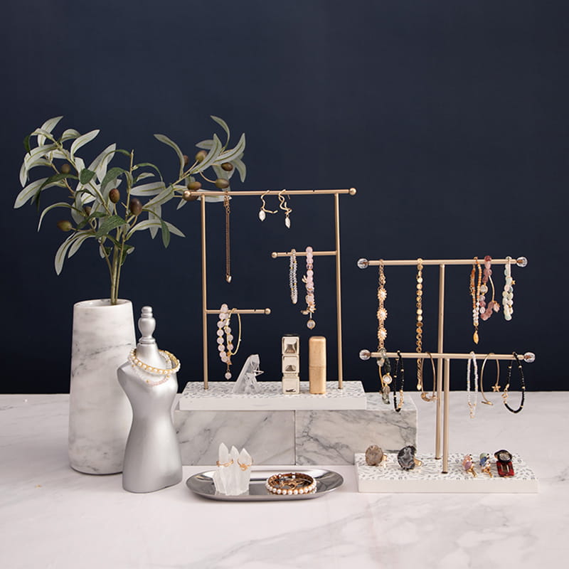 Jewelry repono eculeo cum basi